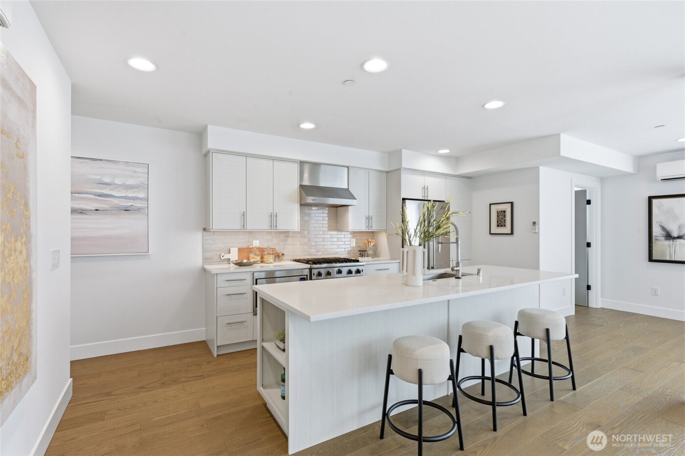 10712 SE 2nd Street , Bellevue, WA 98004-6206