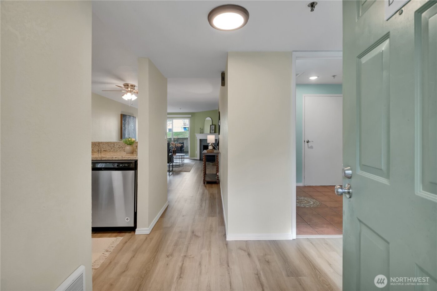 25035 98th Place S #D102, Kent, WA 98030