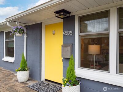 9808 Linden Avenue N, Seattle, WA 98103 - Photo 2