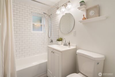 9808 Linden Avenue N, Seattle, WA 98103 - Photo 17