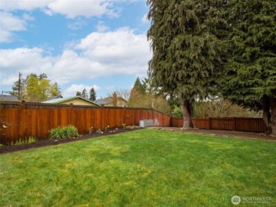 9808 Linden Avenue N, Seattle, WA 98103 - Photo 23