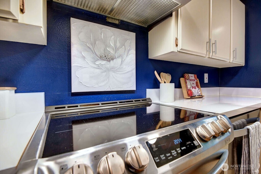 13045 15th Avenue NE #F7, Seattle, WA 98125