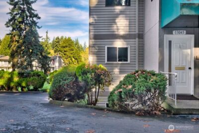 13045 15th Avenue NE #F7, Seattle, WA 98125 - Photo 5