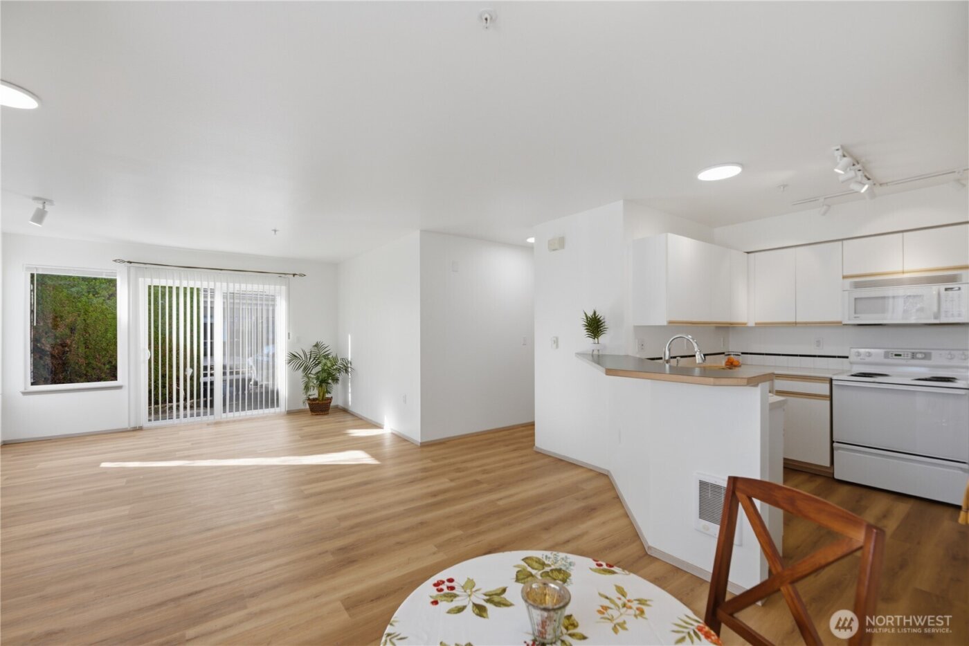 11130 SE 208th Street #H102, Kent, WA 98031