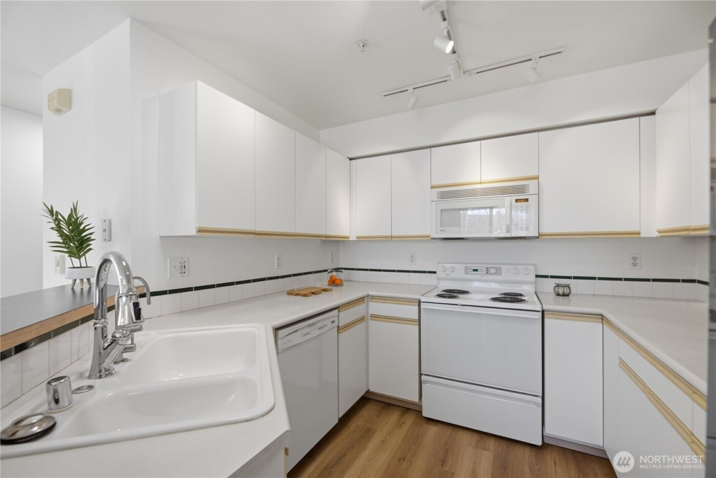 11130 SE 208th Street #H102, Kent, WA 98031