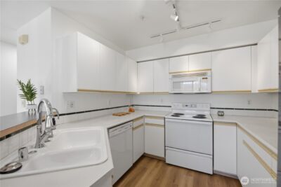 11130 SE 208th Street #H102, Kent, WA 98031 - Photo 10