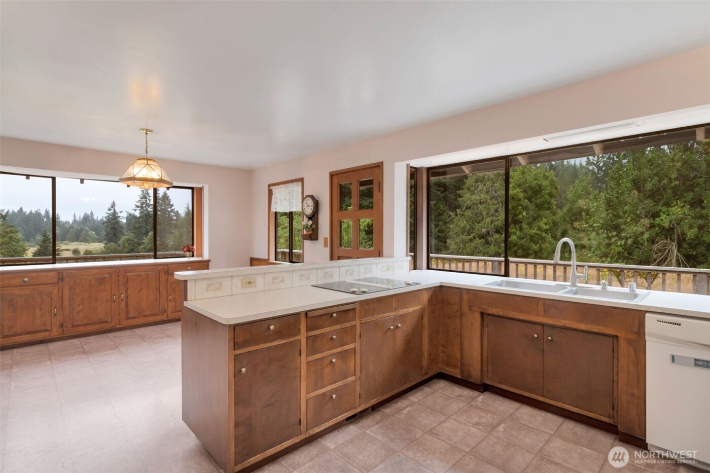 6255 Turkey Hill Road , Clinton, WA 98236