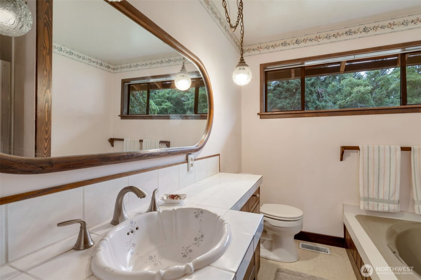 6255 Turkey Hill Road , Clinton, WA 98236