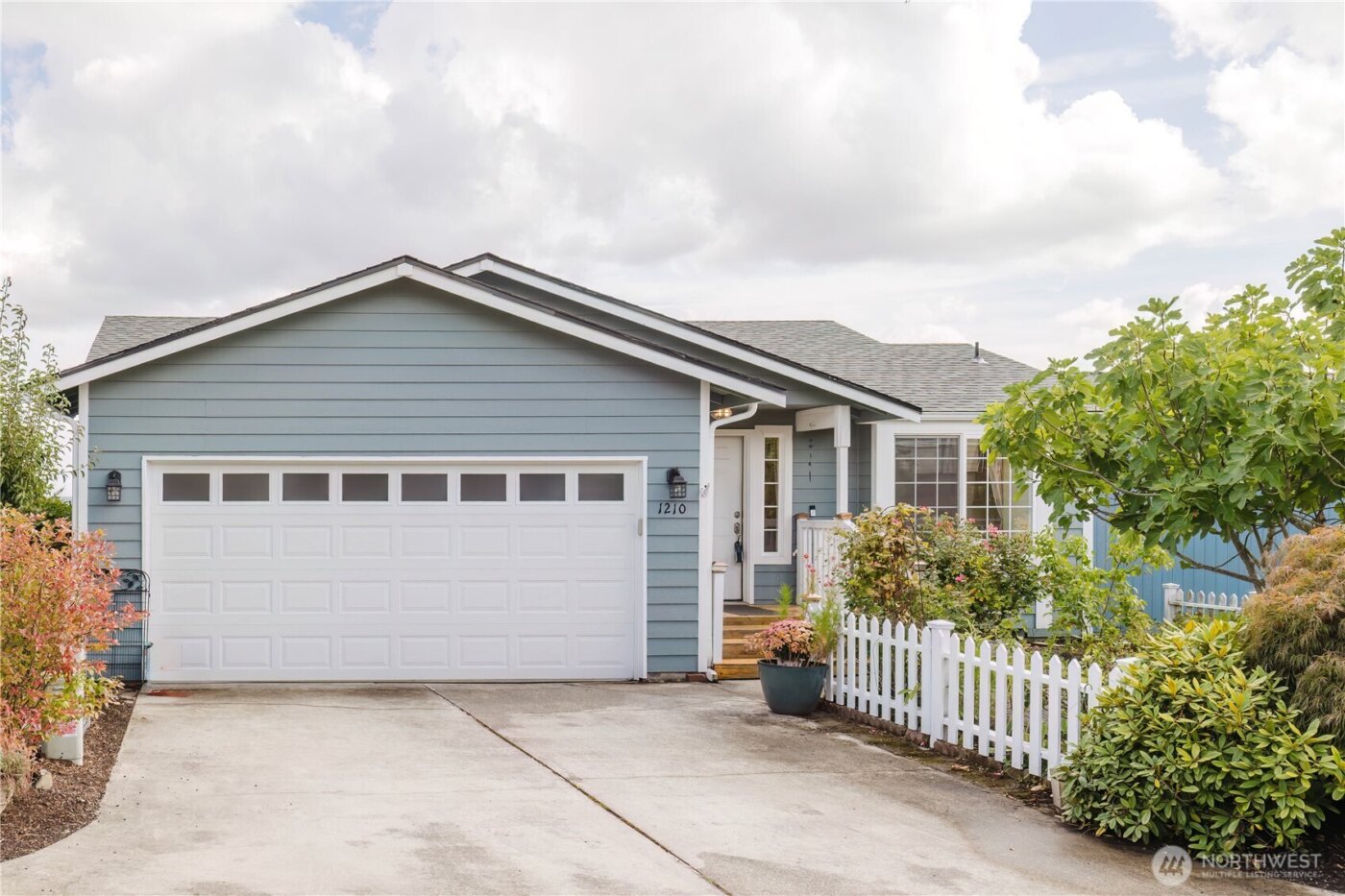 1210 Daniels Avenue , Bremerton, WA 98312