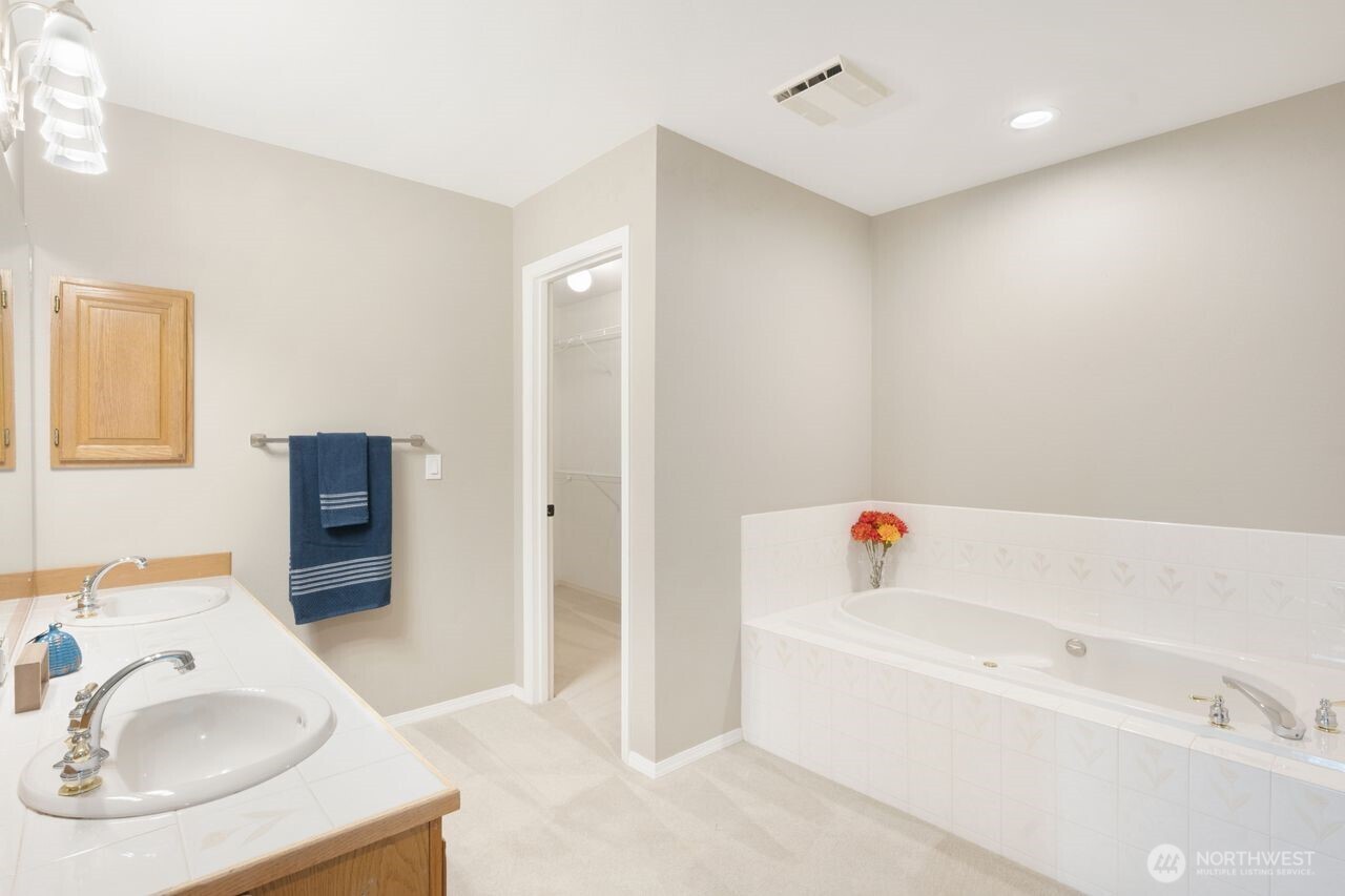 14125 SE 238th Lane , Kent, WA 98042