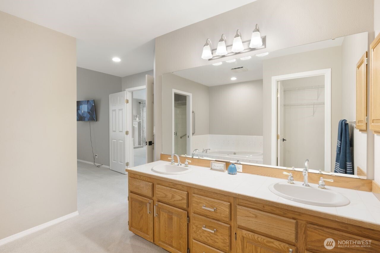 14125 SE 238th Lane , Kent, WA 98042
