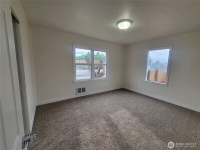 131 S 64th Street , Tacoma, WA 98408 - Photo 12