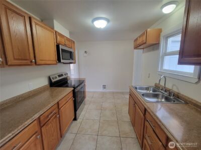 131 S 64th Street , Tacoma, WA 98408 - Photo 9