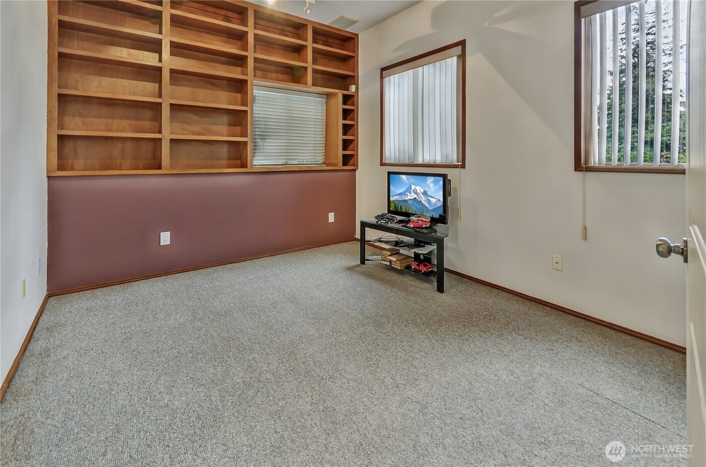 21211 95th Court S, Kent, WA 98031