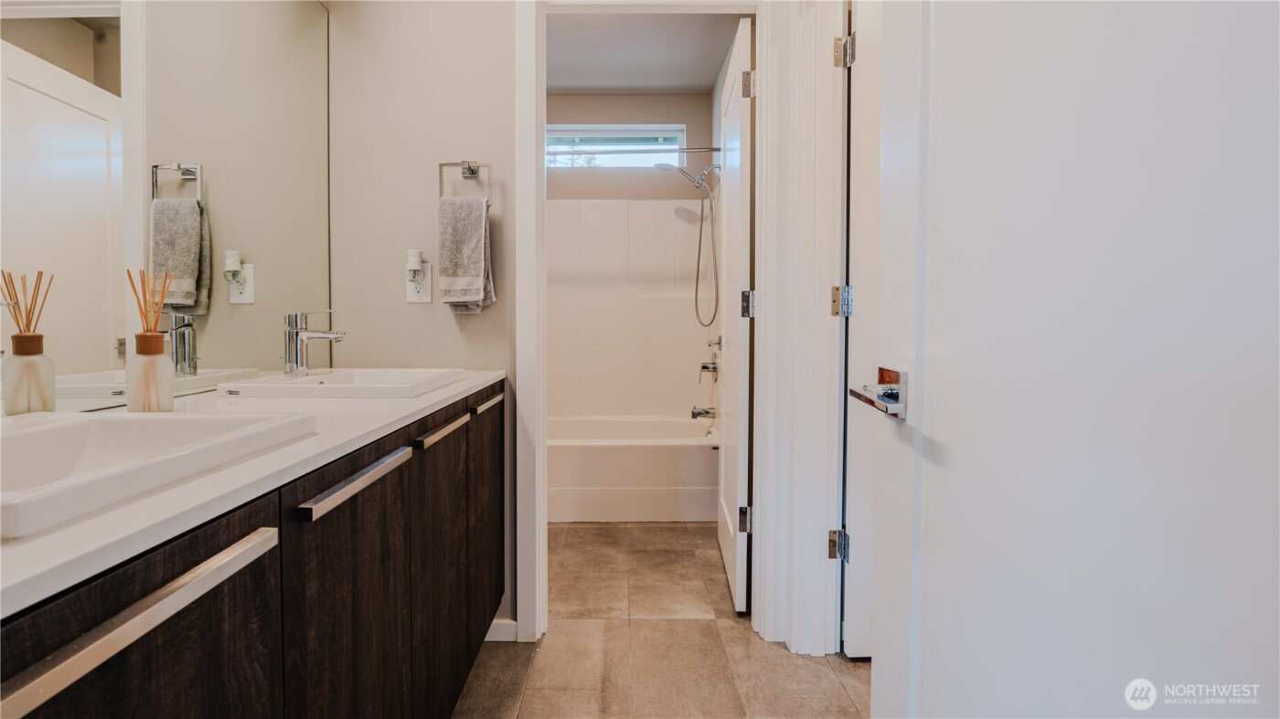 24028 SE 258th Way , Maple Valley, WA 98038