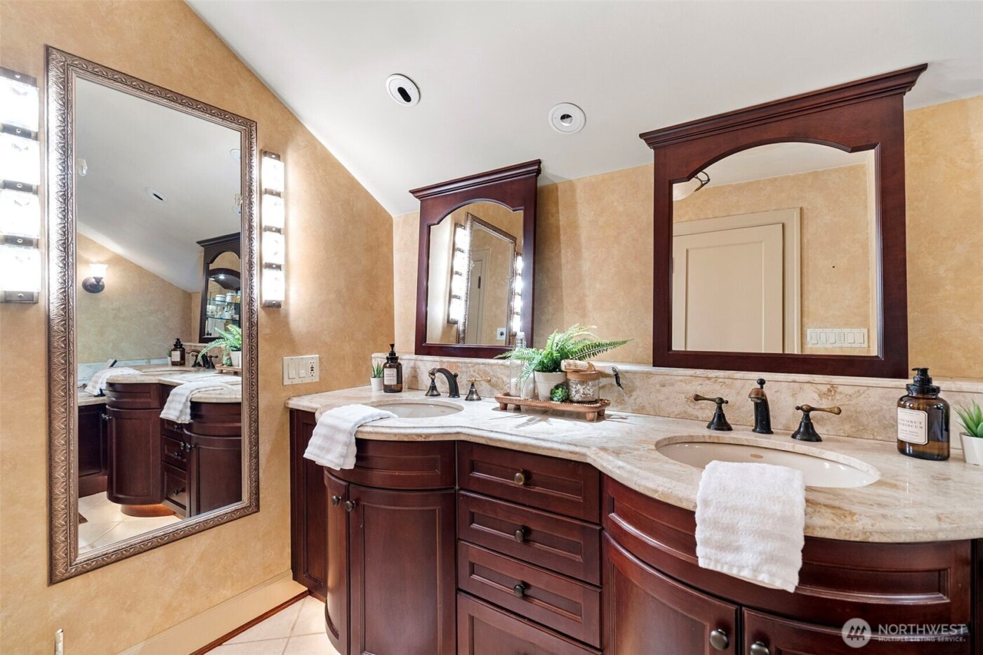 88 N Orchard Road , Tacoma, WA 98406