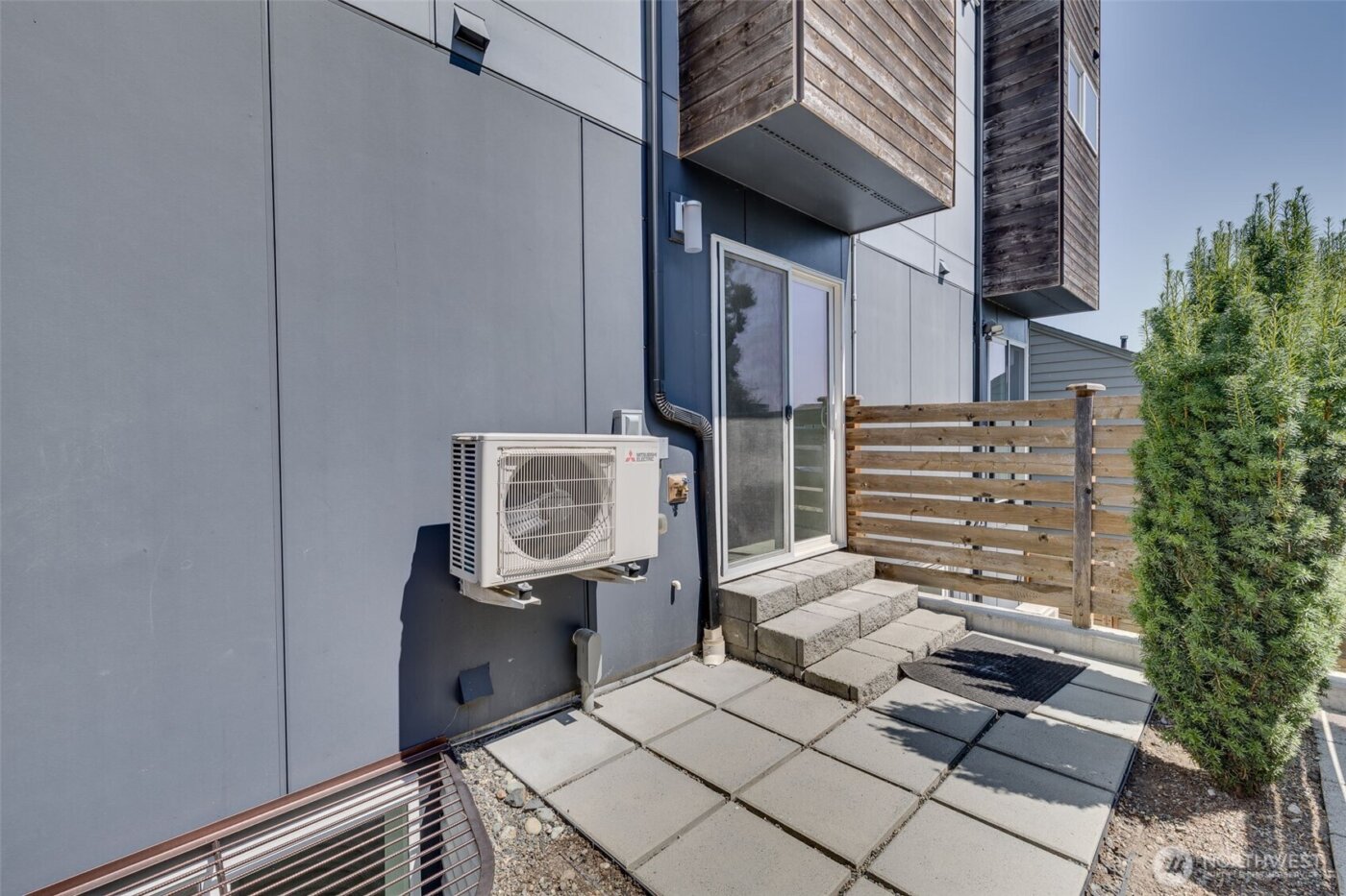 911 N 104th Street #A, Seattle, WA 98133