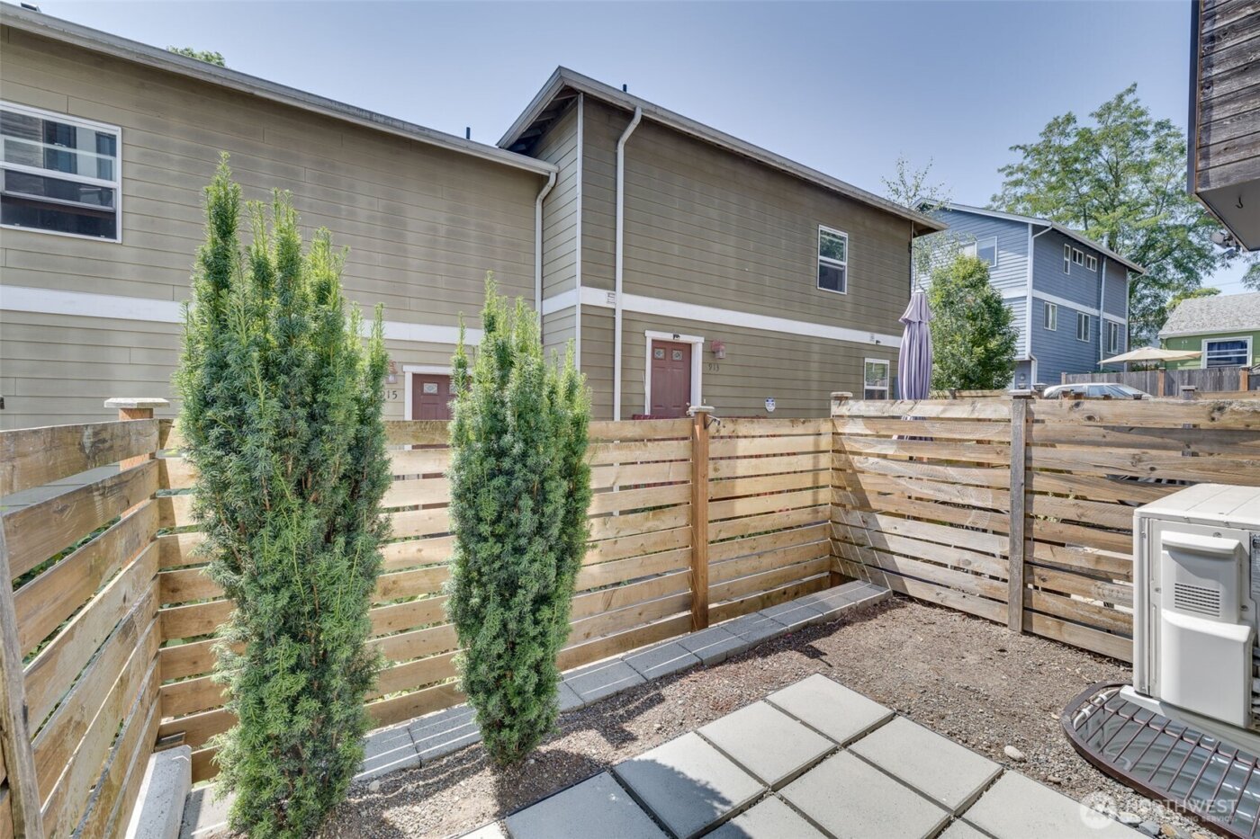 911 N 104th Street #A, Seattle, WA 98133