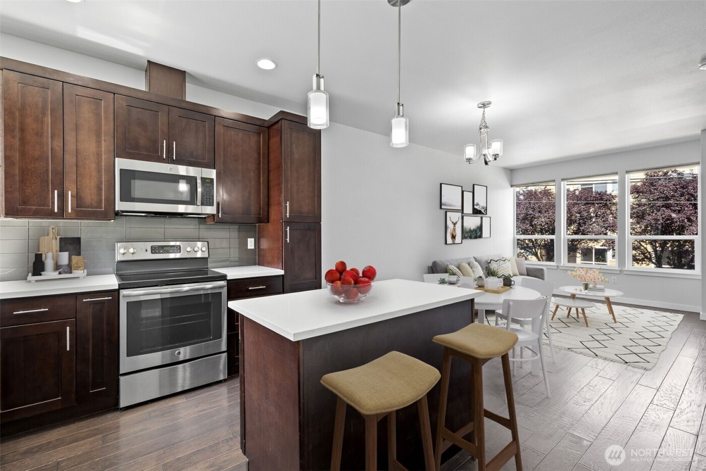 911 N 104th Street #A, Seattle, WA 98133