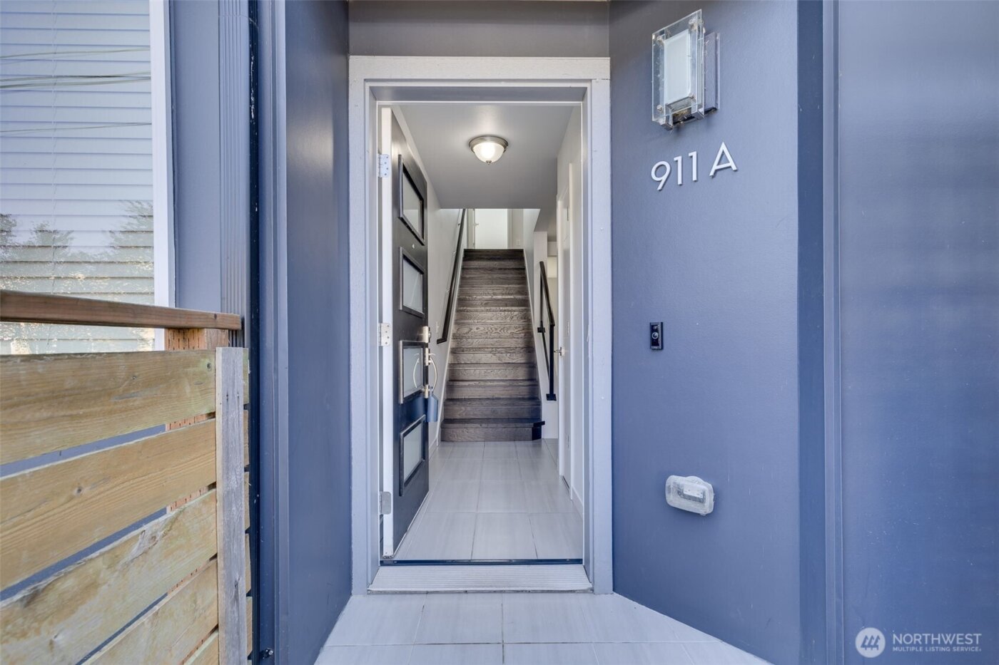 911 N 104th Street #A, Seattle, WA 98133