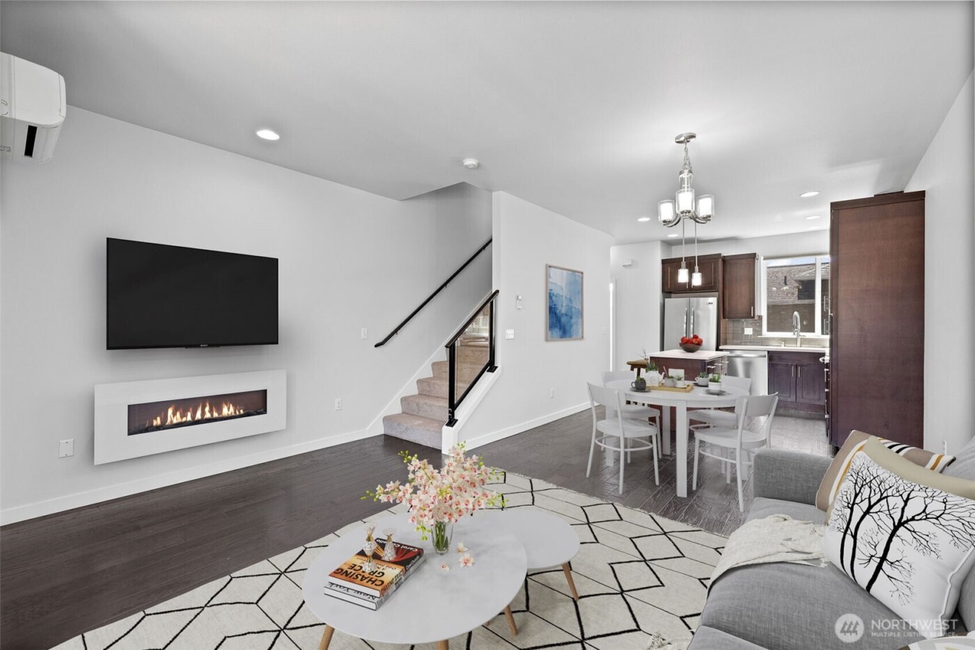 911 N 104th Street #A, Seattle, WA 98133