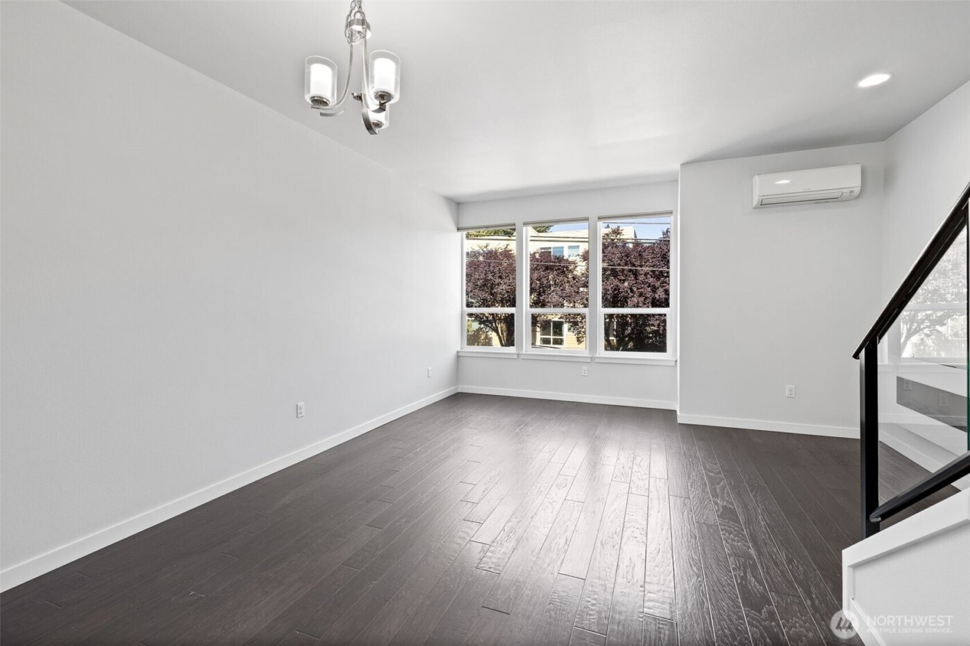 911 N 104th Street #A, Seattle, WA 98133