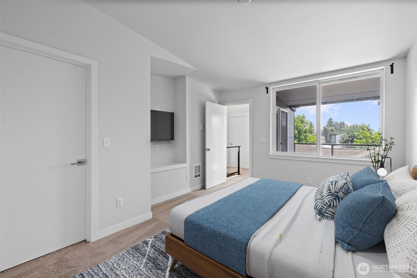 911 N 104th Street #A, Seattle, WA 98133