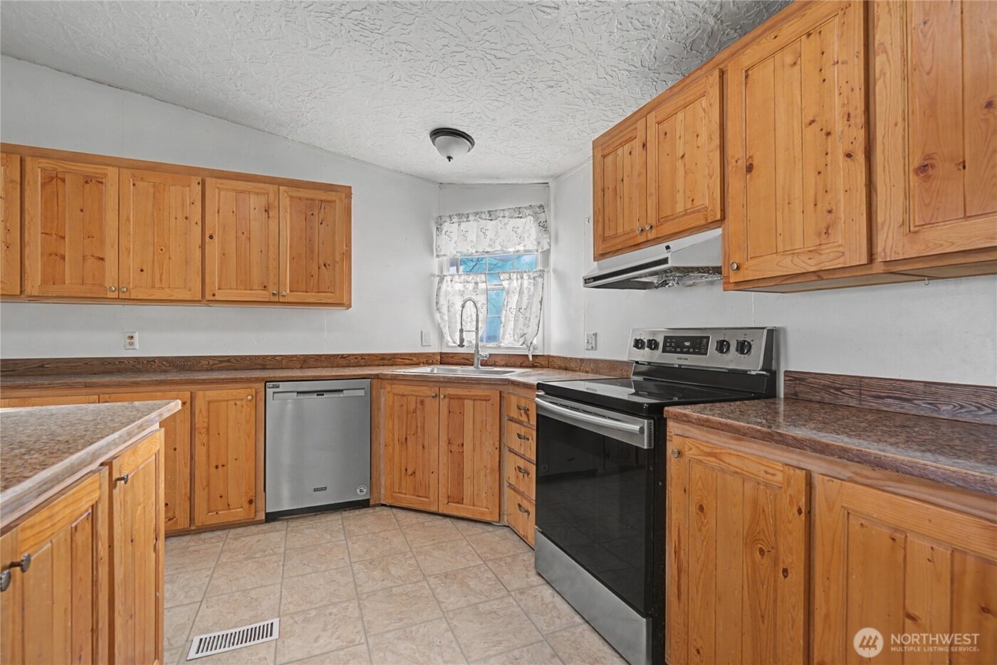 10124 Road 16 NE, Moses Lake, WA 98837-9356