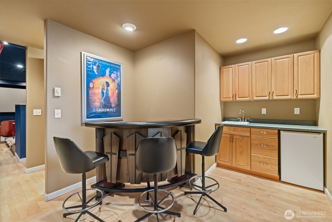 210 E Hawthorne Place , Port Angeles, WA 98362