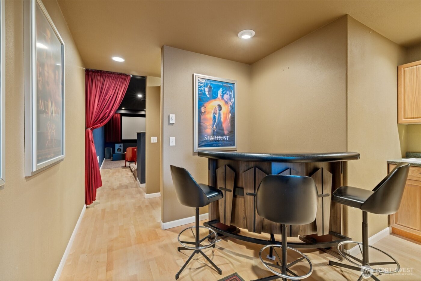 210 E Hawthorne Place , Port Angeles, WA 98362