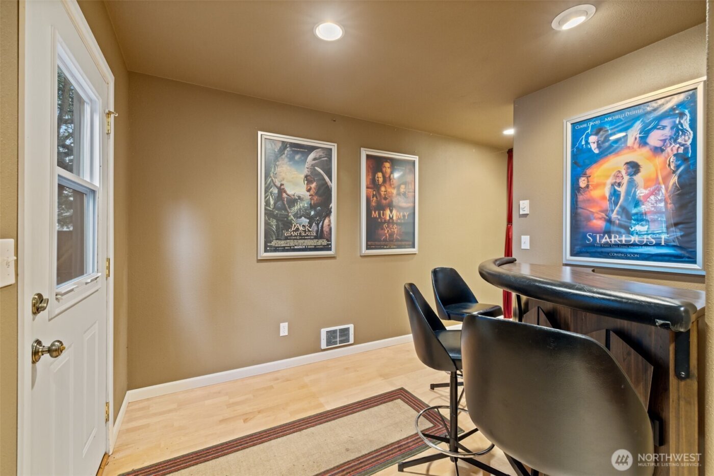 210 E Hawthorne Place , Port Angeles, WA 98362