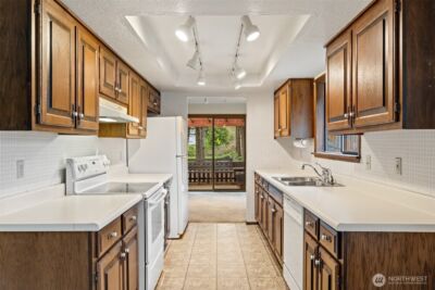 210 E Hawthorne Place , Port Angeles, WA 98362 - Photo 8