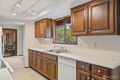 210 E Hawthorne Place , Port Angeles, WA 98362 - Photo 9