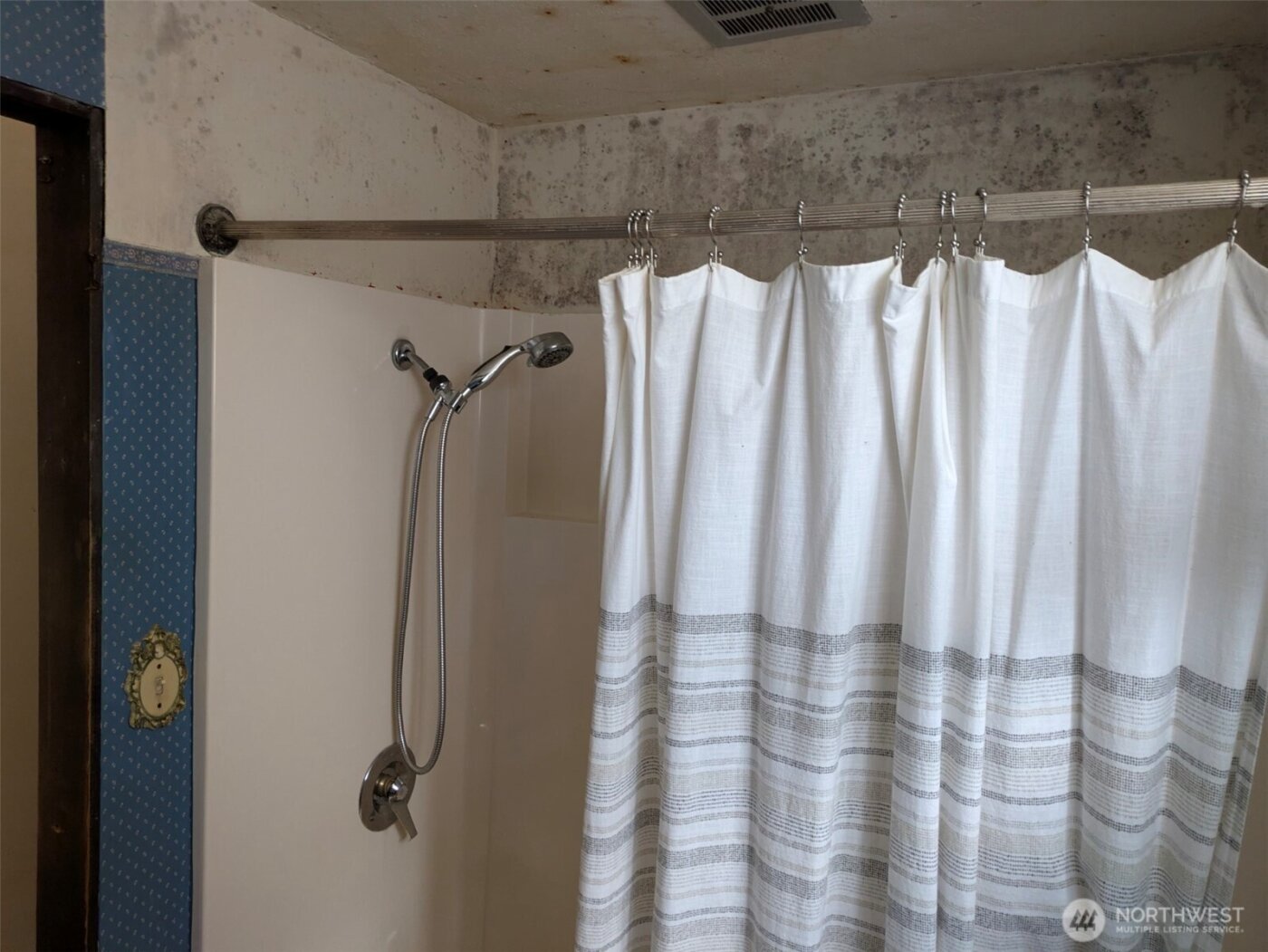 22521 SE 218th Street , Maple Valley, WA 98038-8001