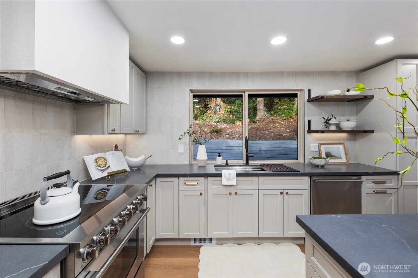 25510 SE 159th Street , Issaquah, WA 98027