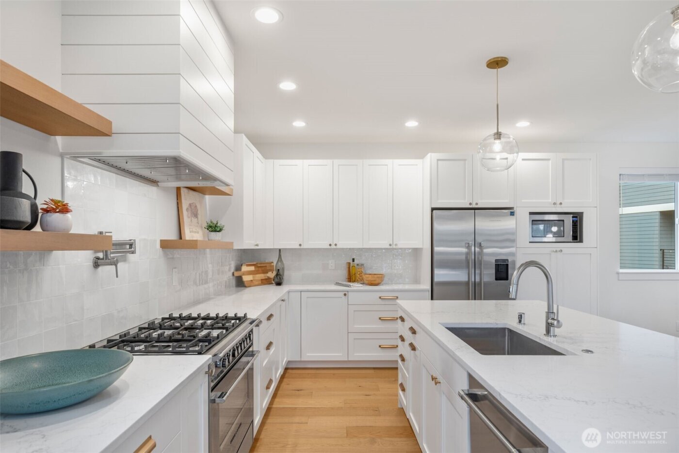 6738 21st Avenue SW, Seattle, WA 98106