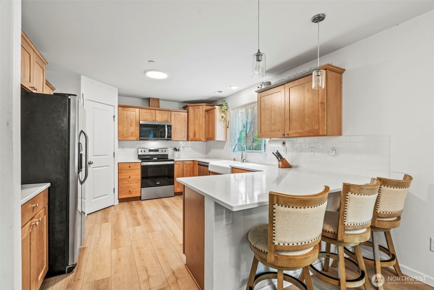 26 Marina Drive , Cathlamet, WA 98612