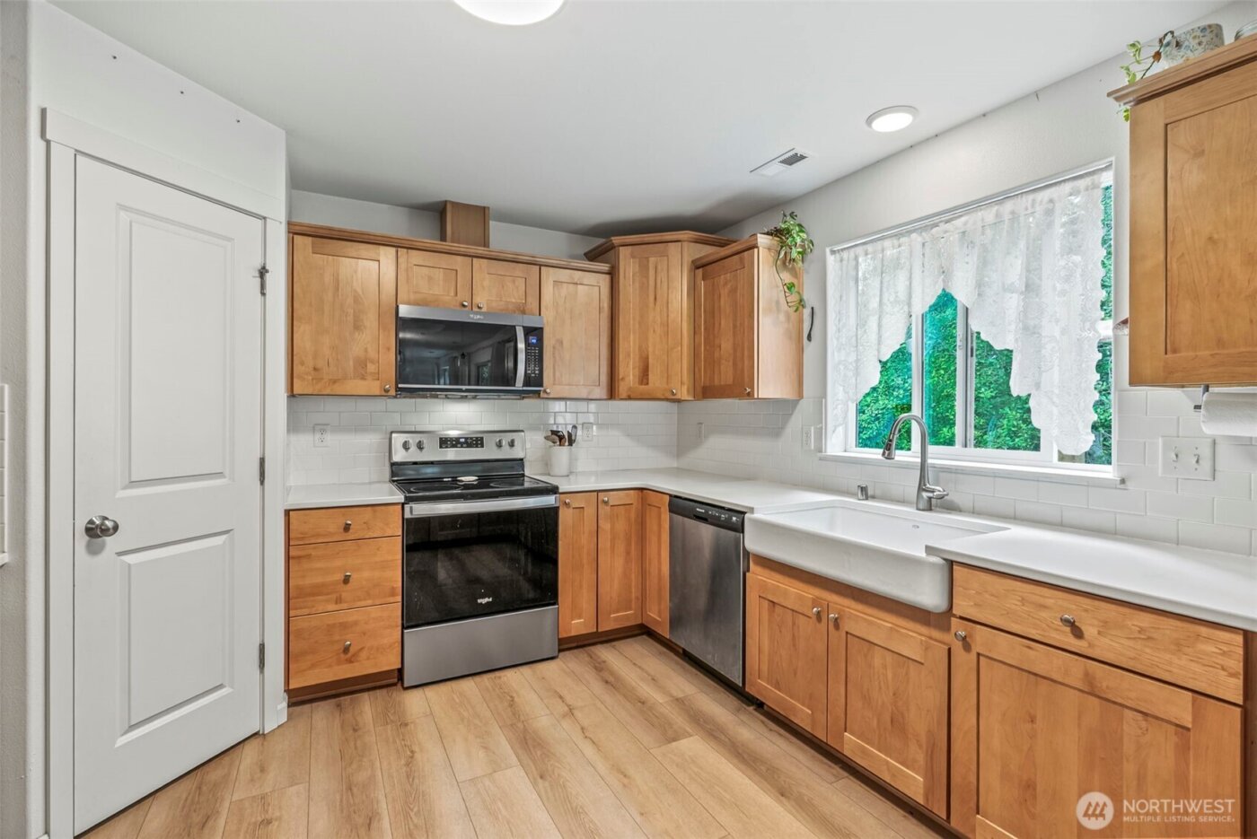 26 Marina Drive , Cathlamet, WA 98612