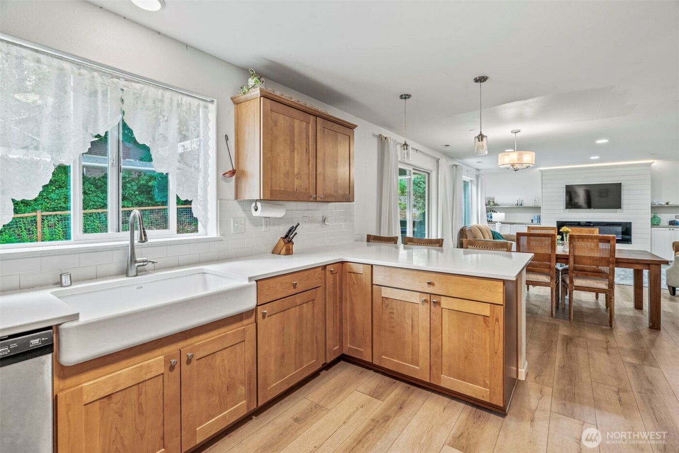 26 Marina Drive , Cathlamet, WA 98612