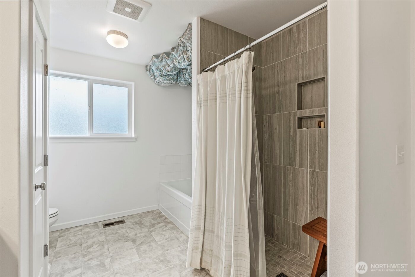 26 Marina Drive , Cathlamet, WA 98612