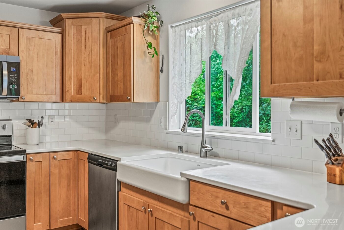 26 Marina Drive , Cathlamet, WA 98612