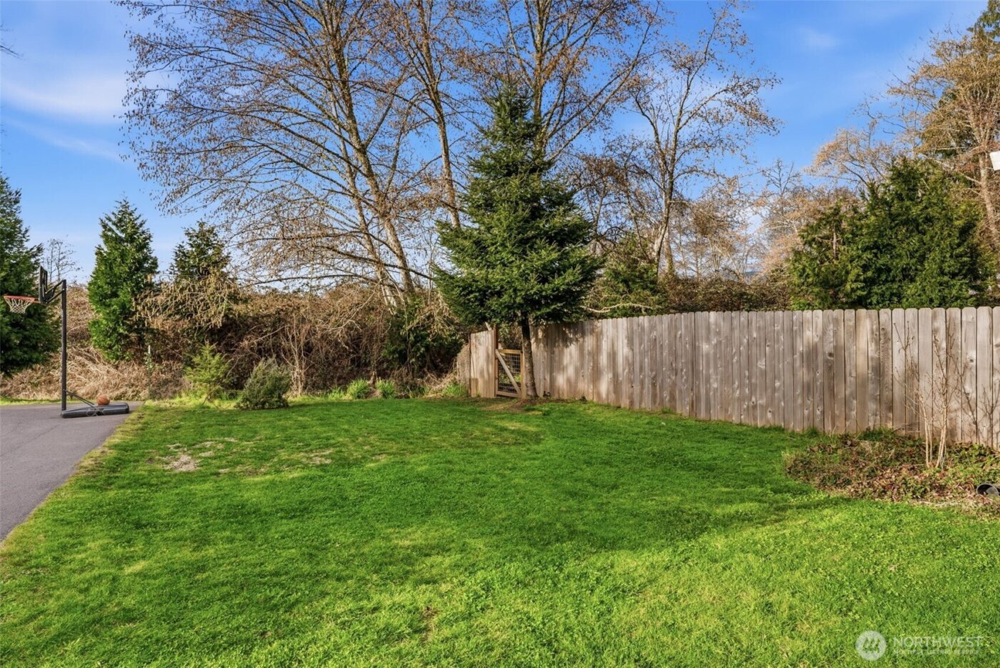 26 Marina Drive , Cathlamet, WA 98612