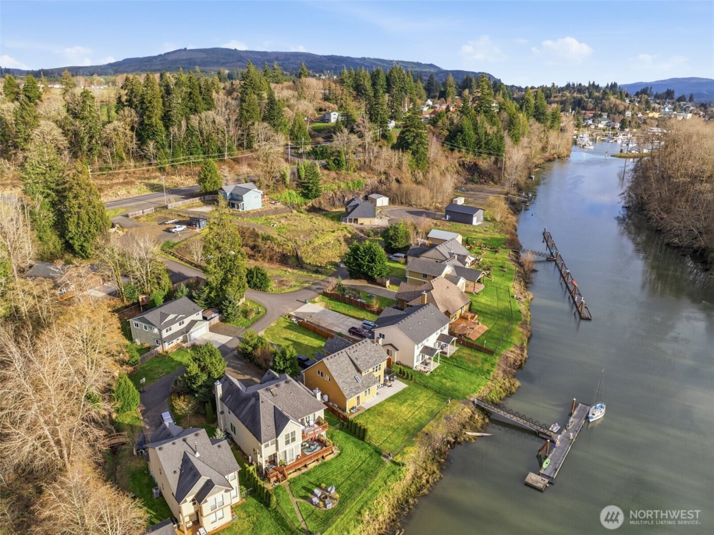 26 Marina Drive , Cathlamet, WA 98612