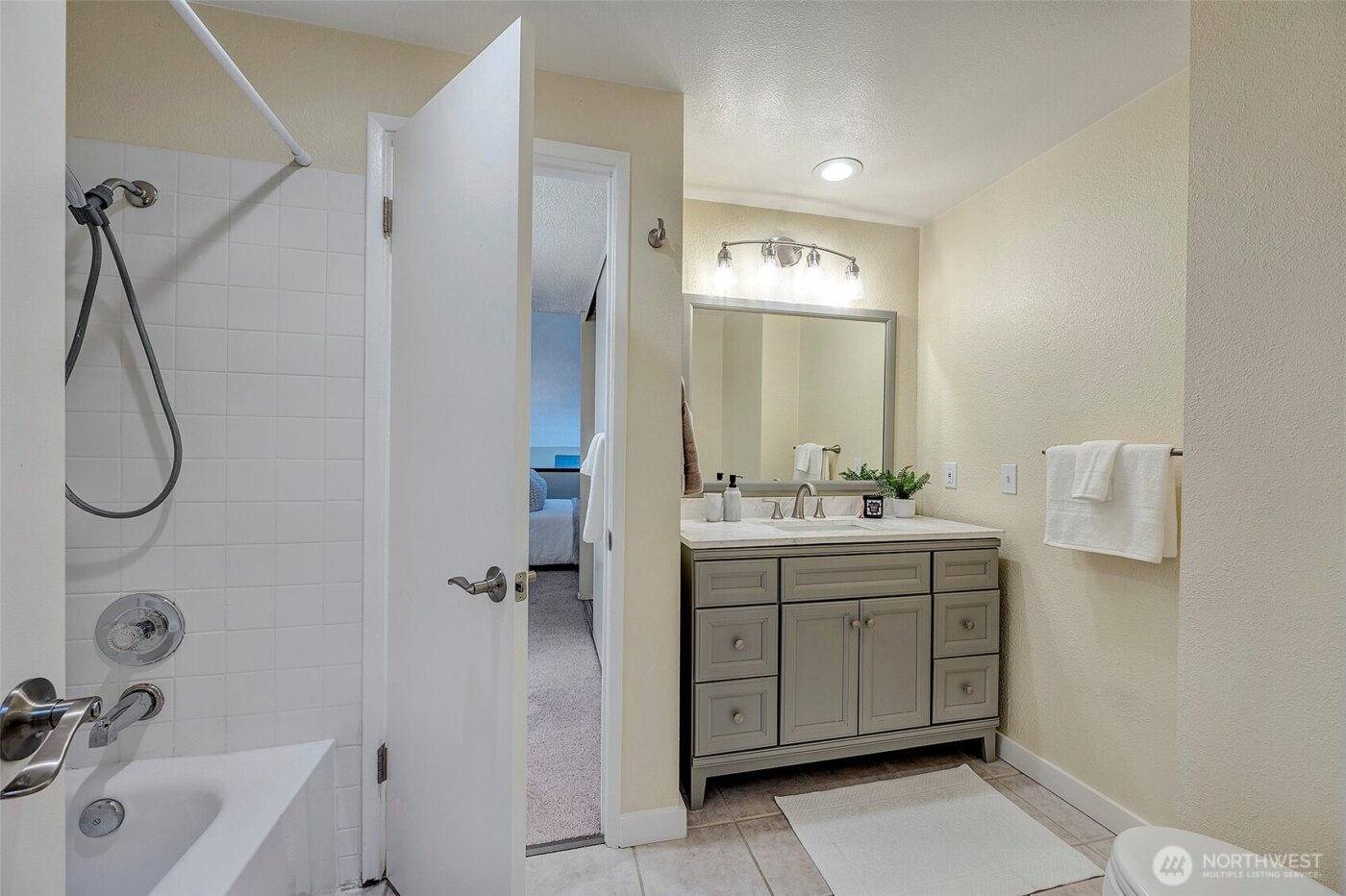 13872 NE 60th Way #114, Redmond, WA 98052
