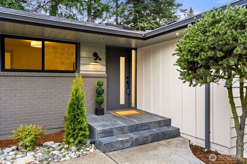 16858 76th Avenue W, Edmonds, WA 98026