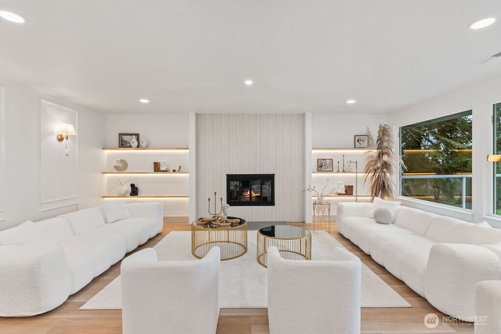 16858 76th Avenue W, Edmonds, WA 98026