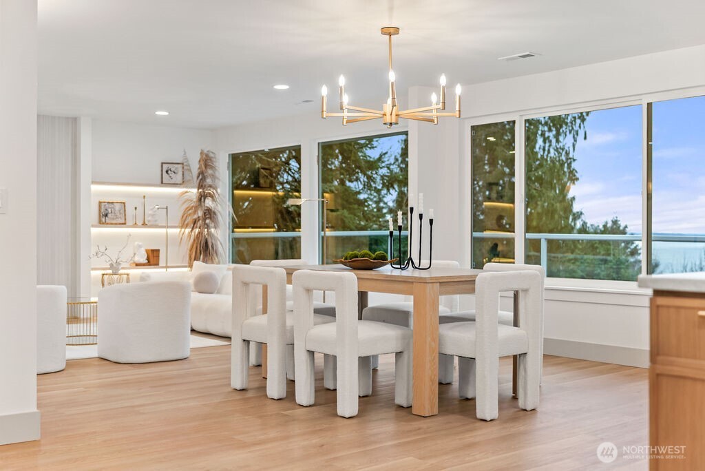 16858 76th Avenue W, Edmonds, WA 98026