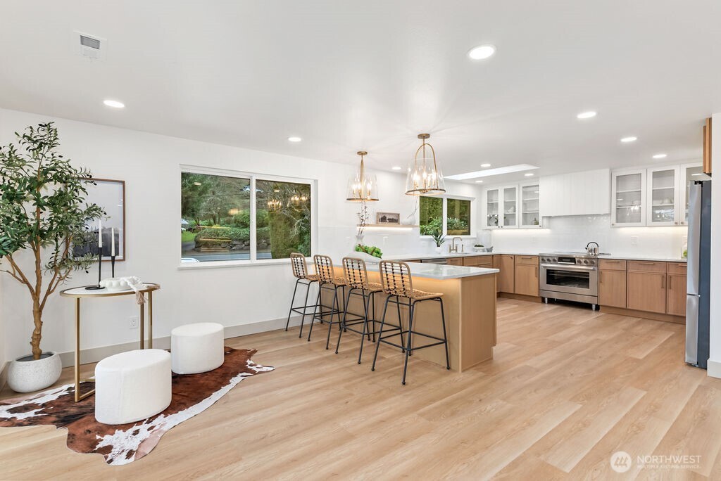 16858 76th Avenue W, Edmonds, WA 98026