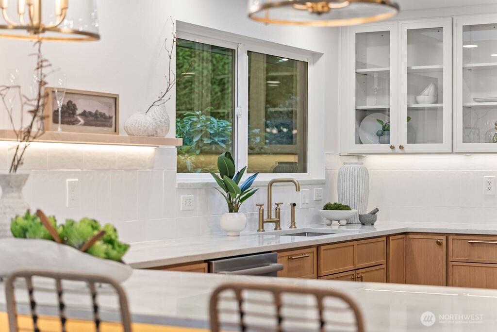 16858 76th Avenue W, Edmonds, WA 98026