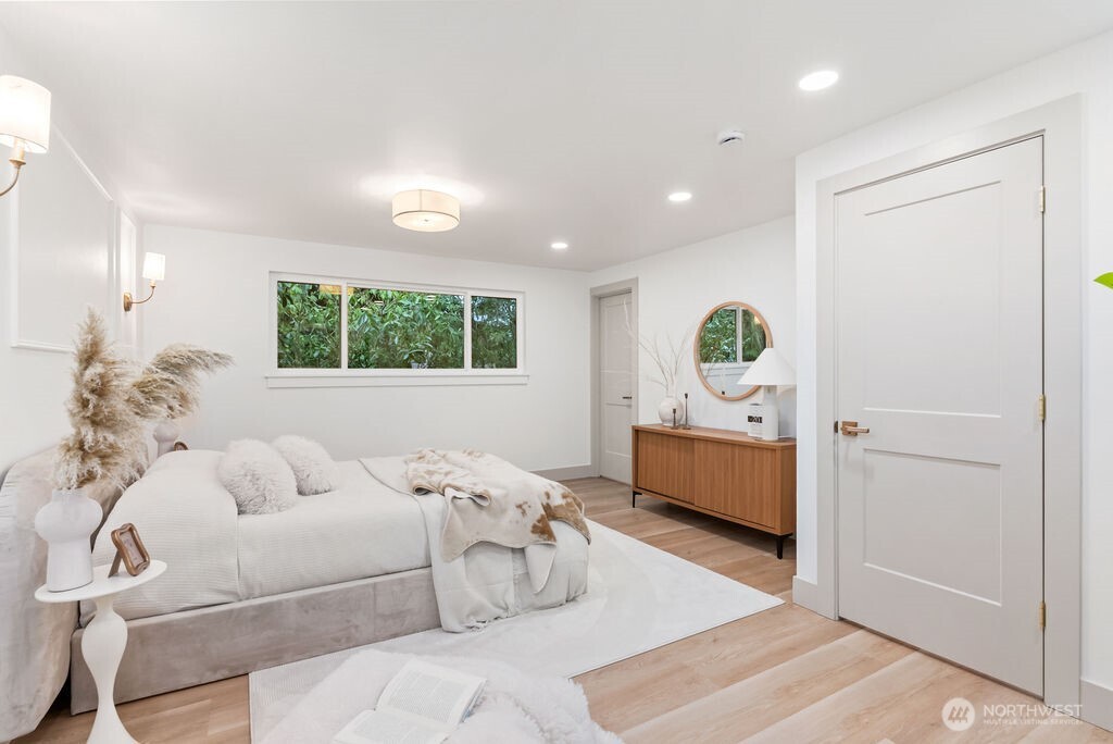 16858 76th Avenue W, Edmonds, WA 98026